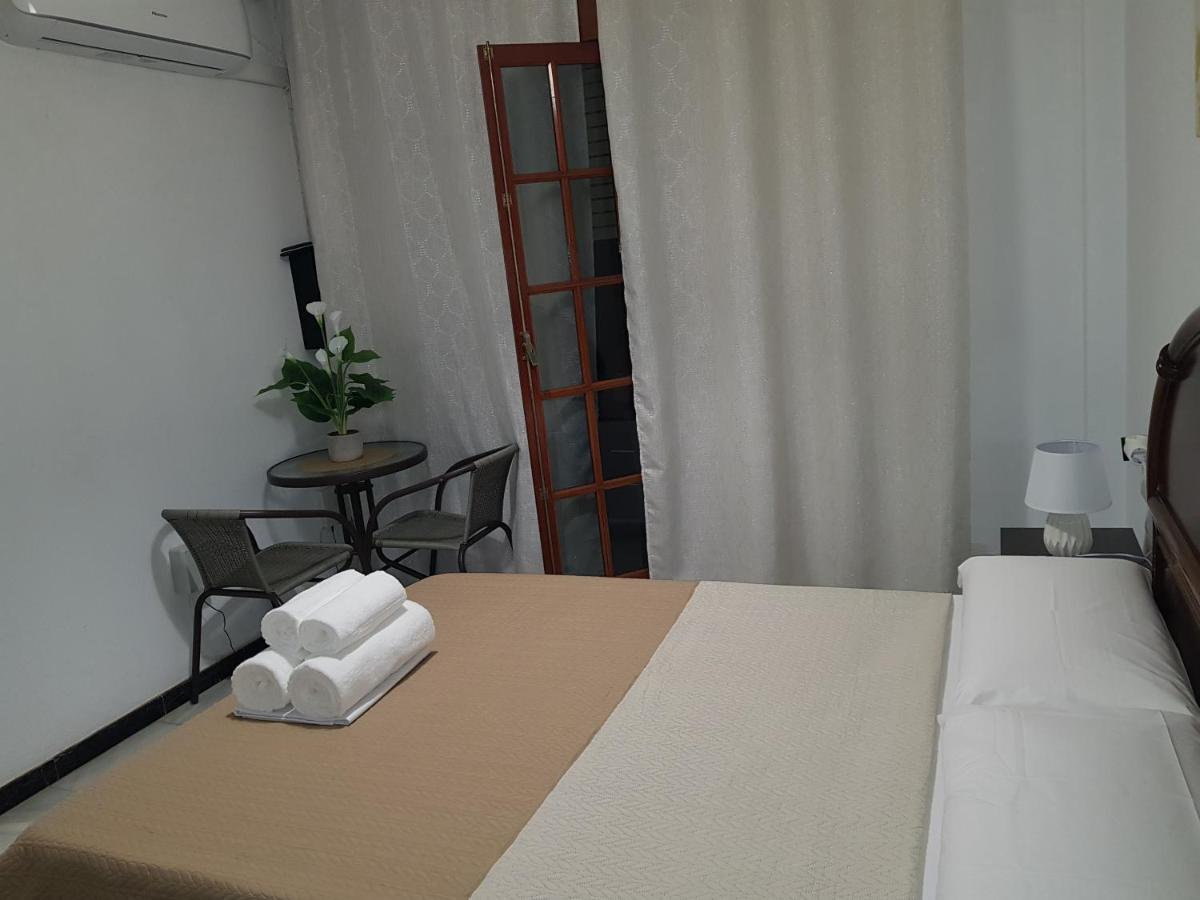 Pension Yna Holiday Малага Экстерьер фото