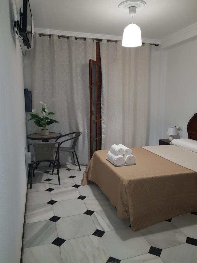 Pension Yna Holiday Малага Экстерьер фото